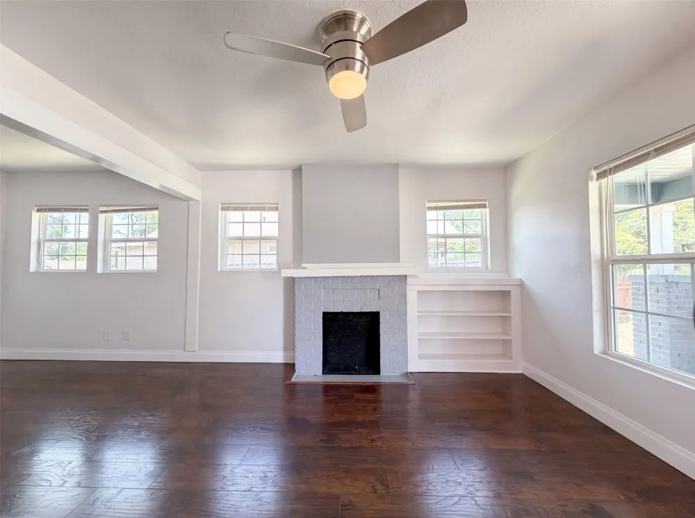 2832 Avenue I Fort Worth, TX 76105