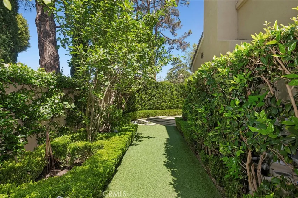 25 Lyon Newport Coast, CA 92657