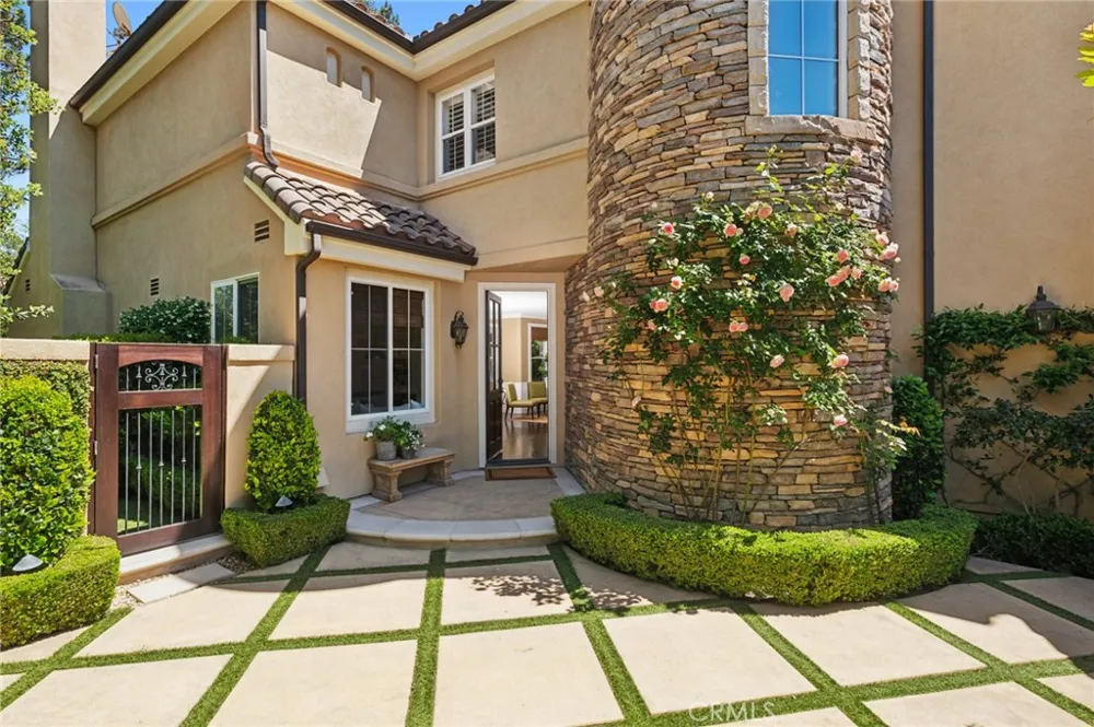 25 Lyon Newport Coast, CA 92657
