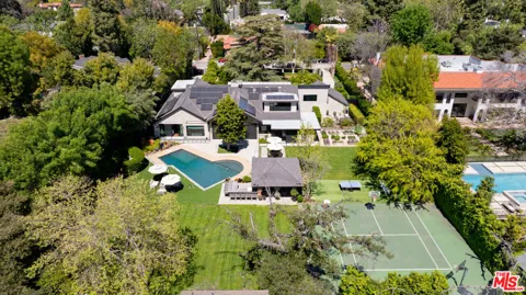 17352 MAGNOLIA BOULEVARD