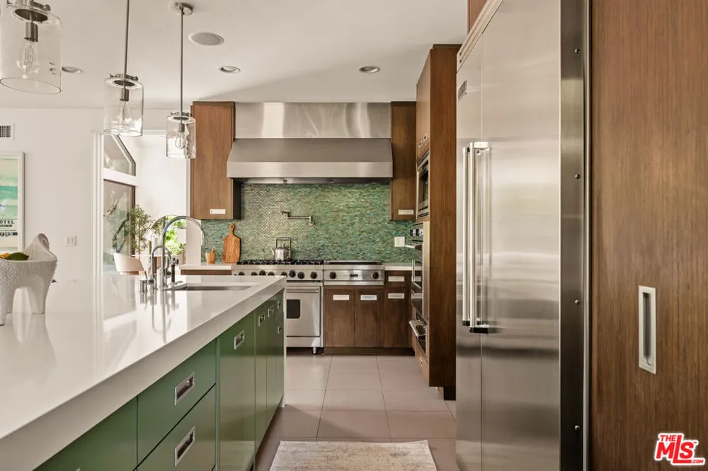 17352 MAGNOLIA BOULEVARD Encino, CA 91316
