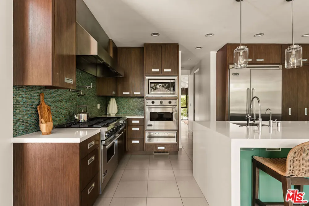 17352 MAGNOLIA BOULEVARD Encino, CA 91316