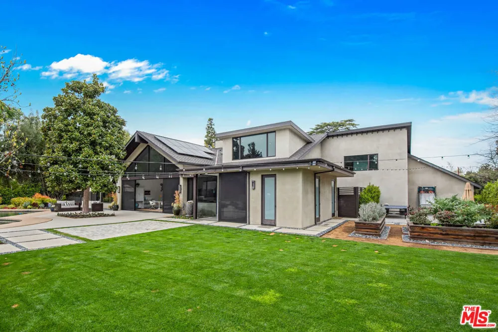 17352 MAGNOLIA BOULEVARD Encino, CA 91316