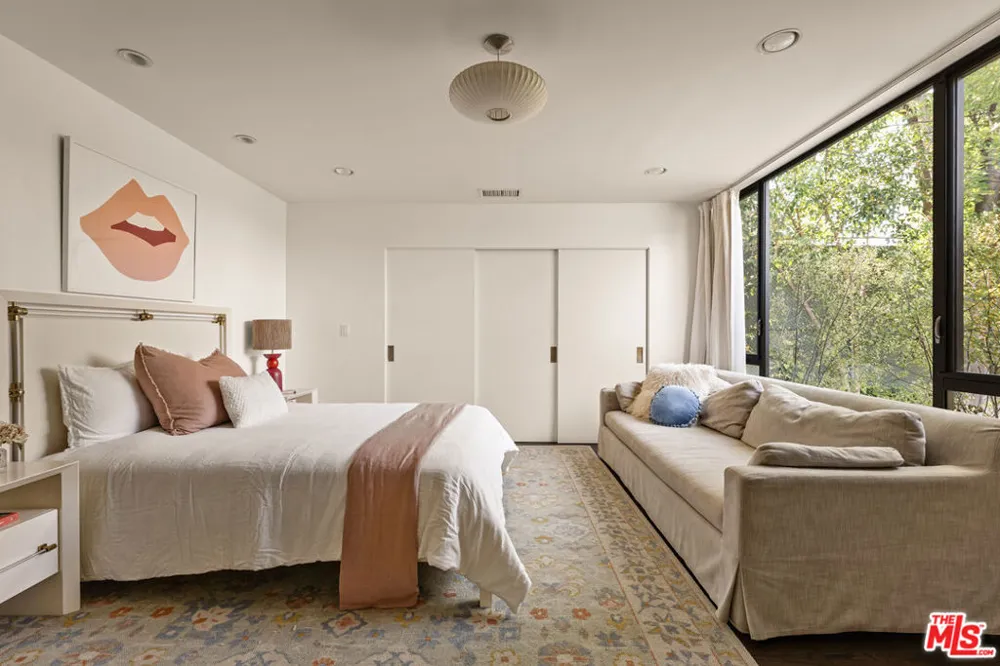 17352 MAGNOLIA BOULEVARD Encino, CA 91316