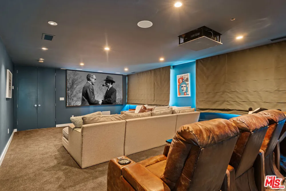 17352 MAGNOLIA BOULEVARD Encino, CA 91316