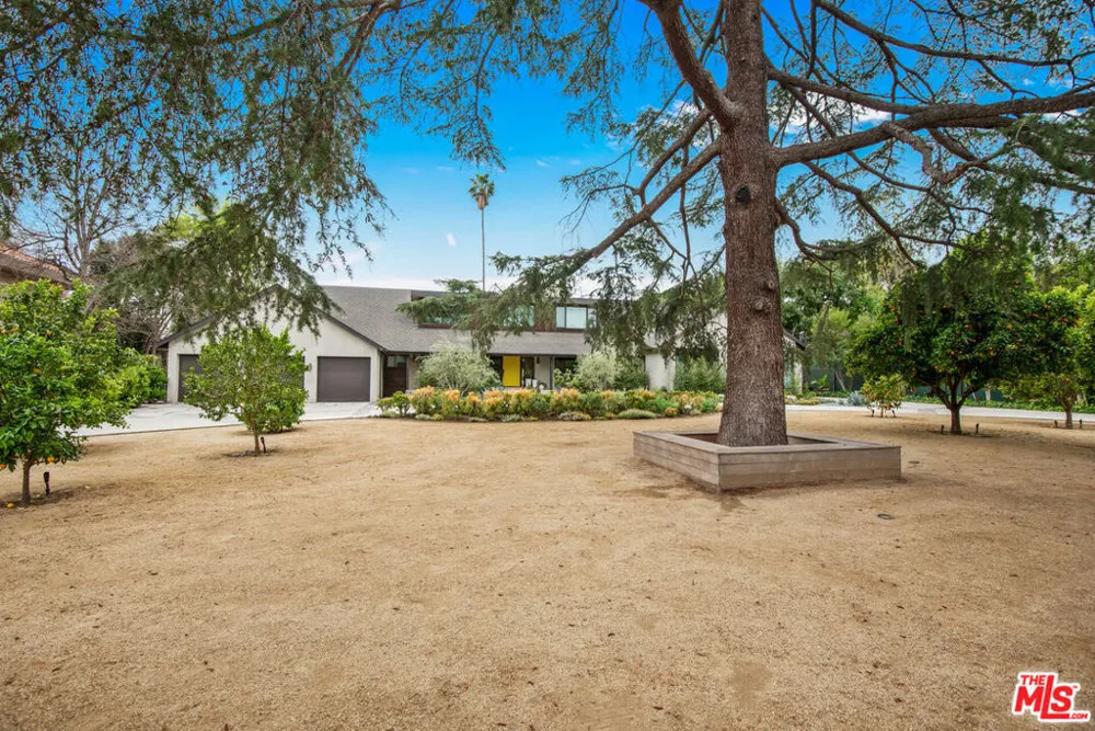 17352 MAGNOLIA BOULEVARD Encino, CA 91316
