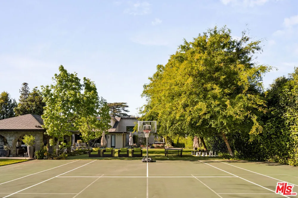 17352 MAGNOLIA BOULEVARD Encino, CA 91316