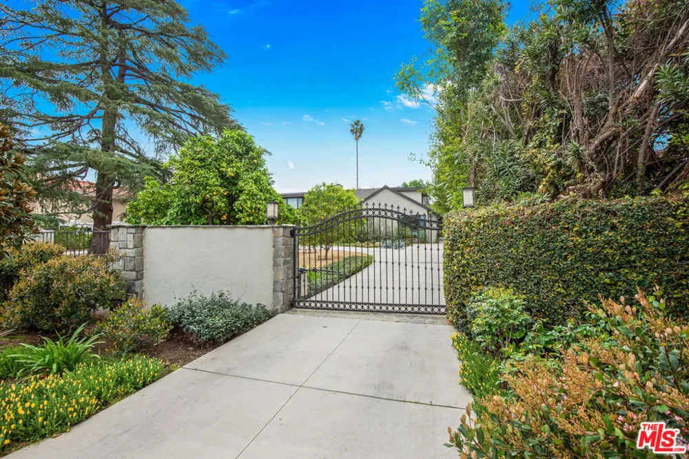 17352 MAGNOLIA BOULEVARD Encino, CA 91316