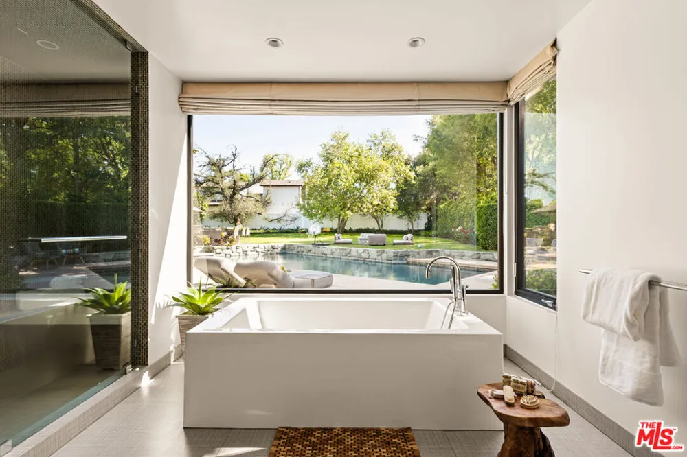 17352 MAGNOLIA BOULEVARD Encino, CA 91316