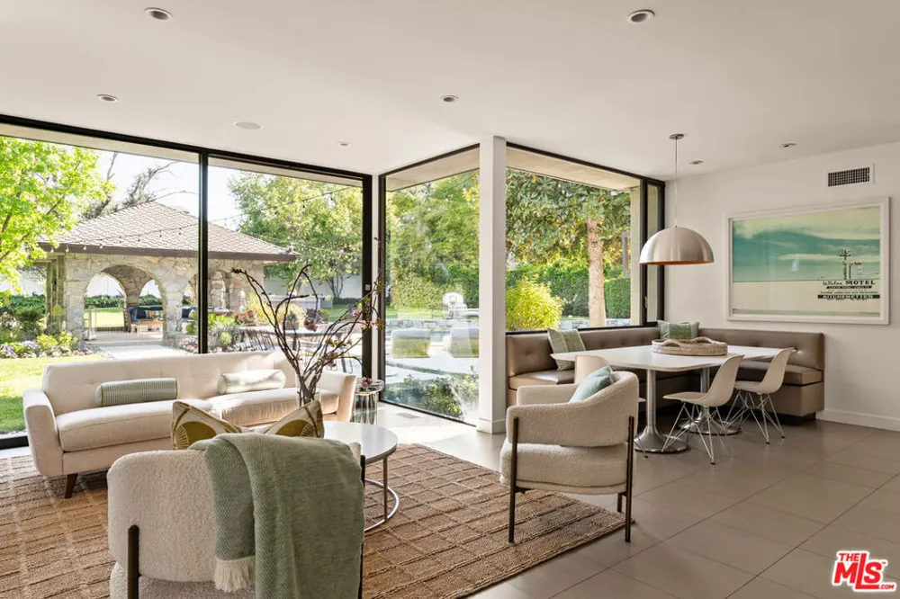 17352 MAGNOLIA BOULEVARD Encino, CA 91316