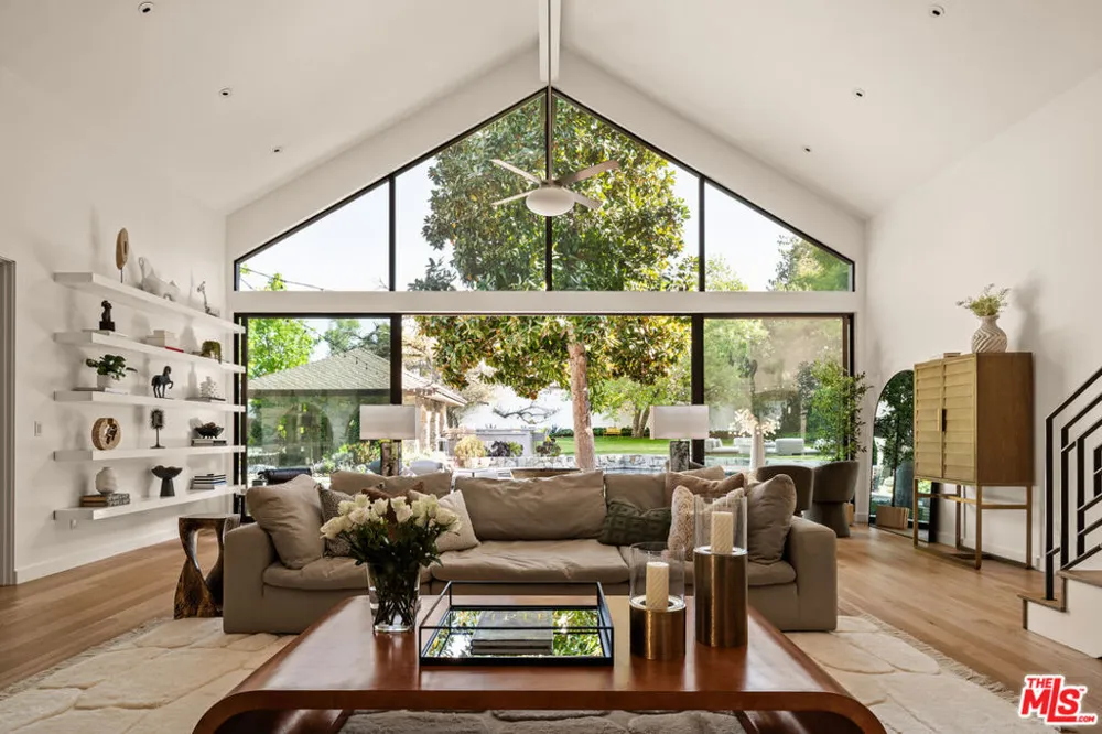 17352 MAGNOLIA BOULEVARD Encino, CA 91316