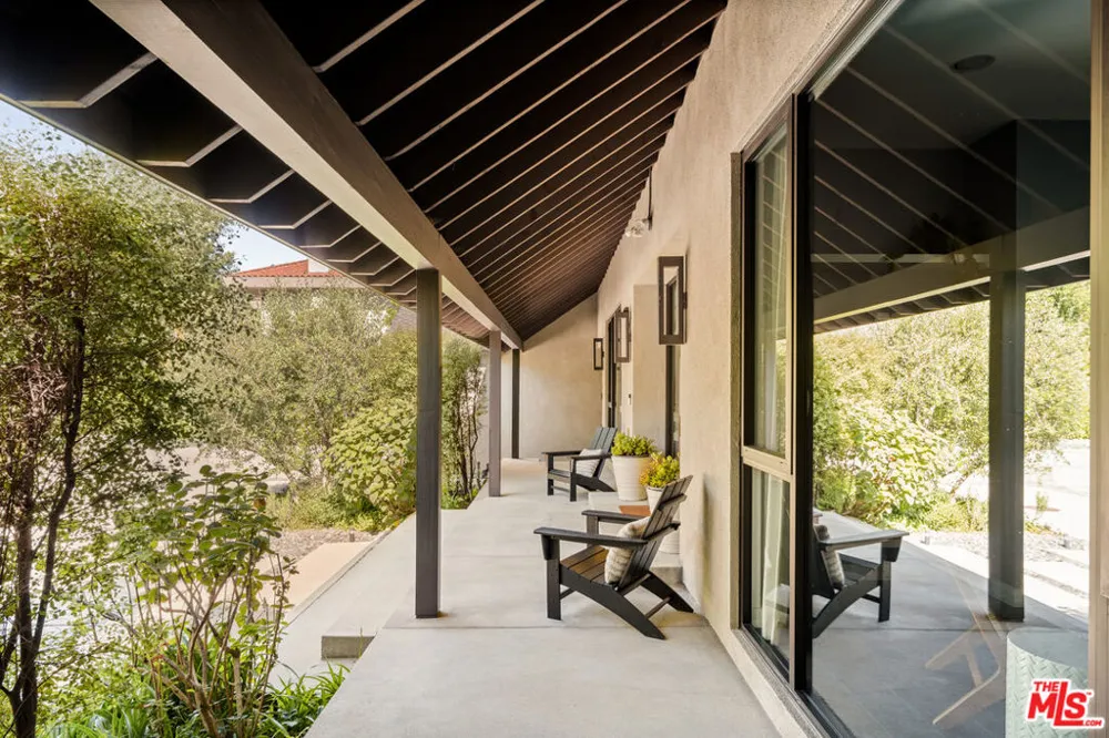 17352 MAGNOLIA BOULEVARD Encino, CA 91316