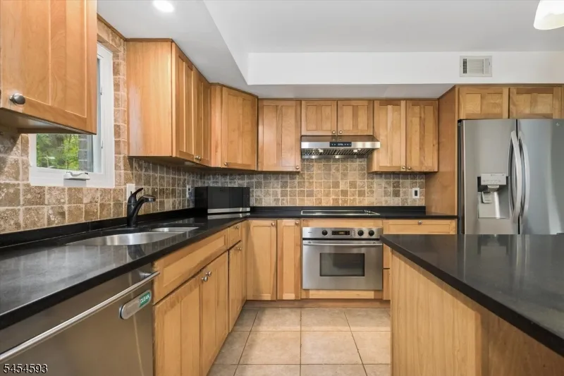 300 Pond Ct Washington, NJ 07676