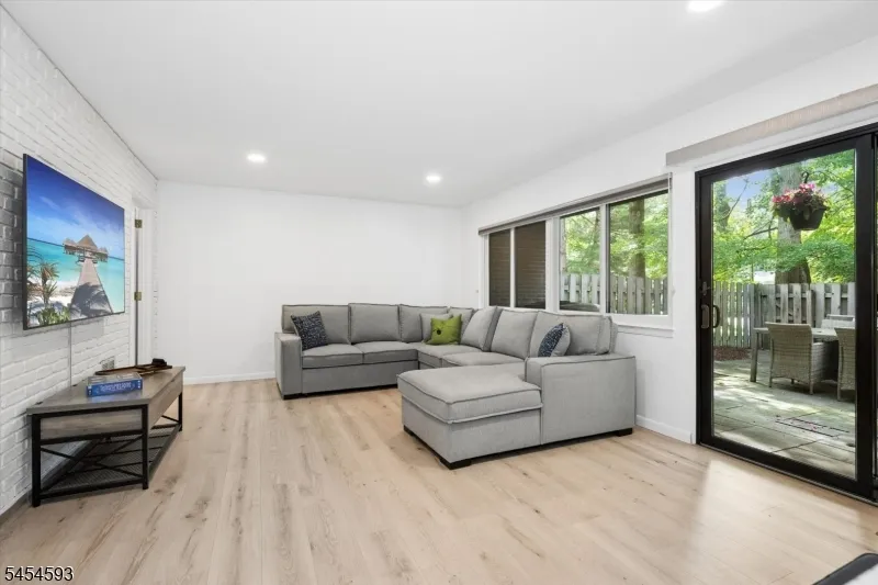 300 Pond Ct Washington, NJ 07676
