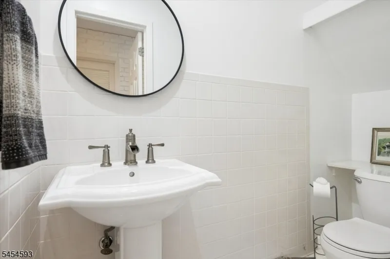 300 Pond Ct Washington, NJ 07676