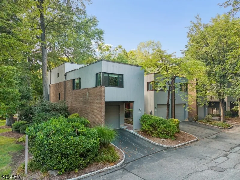 300 Pond Ct Washington, NJ 07676