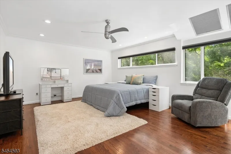 300 Pond Ct Washington, NJ 07676