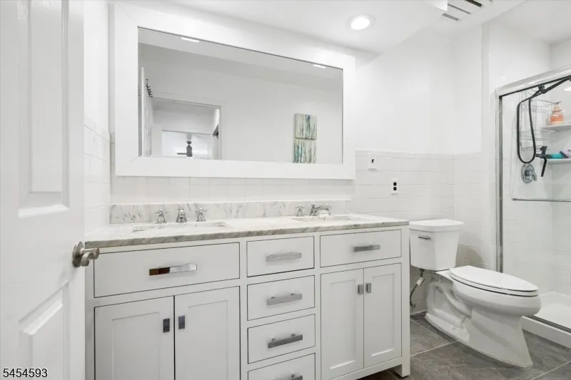 300 Pond Ct Washington, NJ 07676