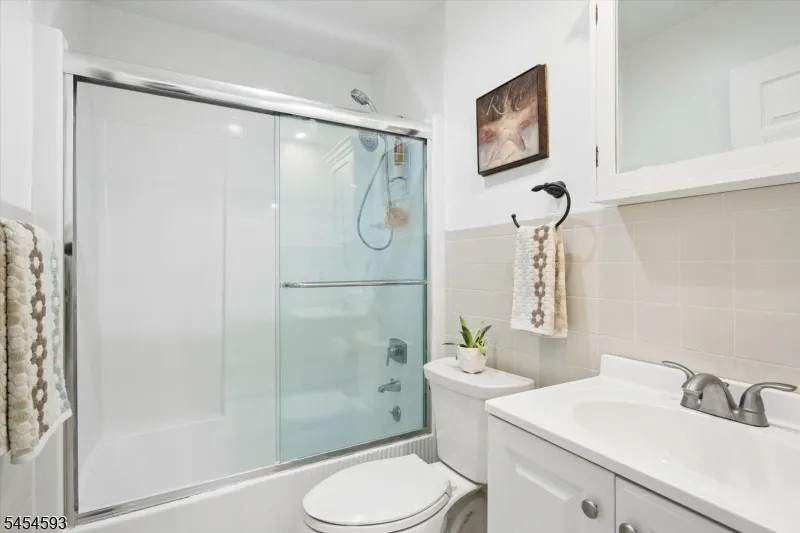 300 Pond Ct Washington, NJ 07676