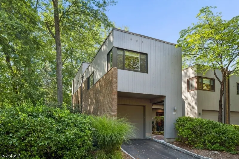 300 Pond Ct Washington, NJ 07676