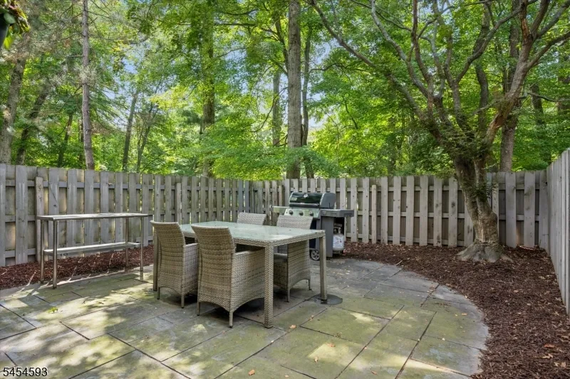 300 Pond Ct Washington, NJ 07676