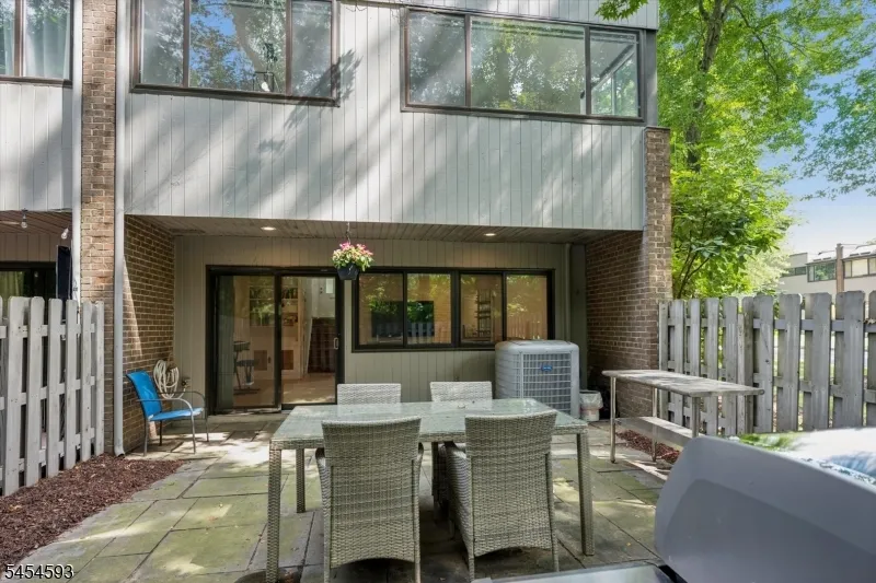 300 Pond Ct Washington, NJ 07676