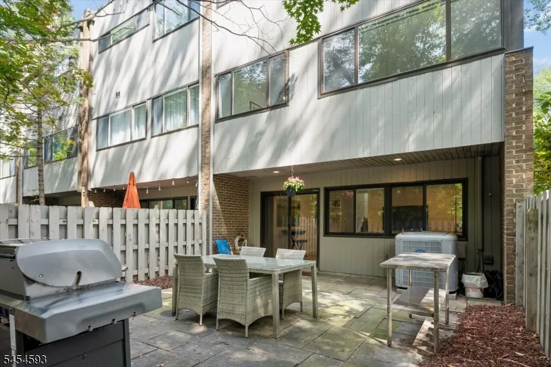 300 Pond Ct Washington, NJ 07676