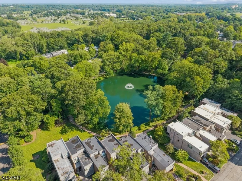 300 Pond Ct Washington, NJ 07676