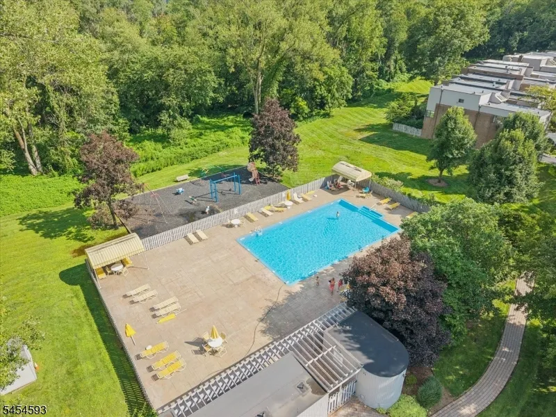 300 Pond Ct Washington, NJ 07676