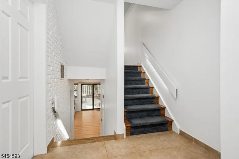 300 Pond Ct Washington, NJ 07676