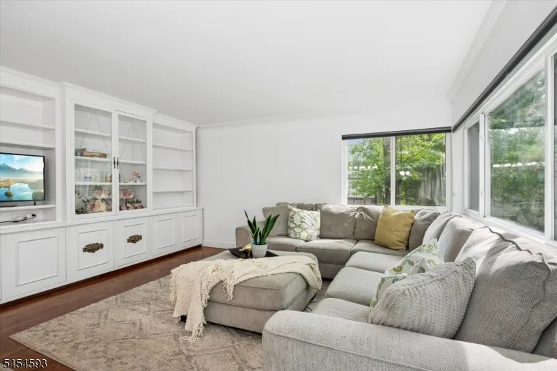 300 Pond Ct Washington, NJ 07676