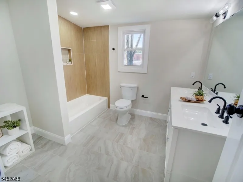 156 W Lincoln Ave Roselle Park, NJ 07204