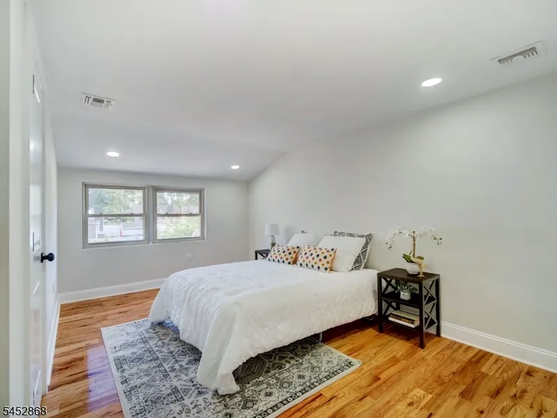 156 W Lincoln Ave Roselle Park, NJ 07204