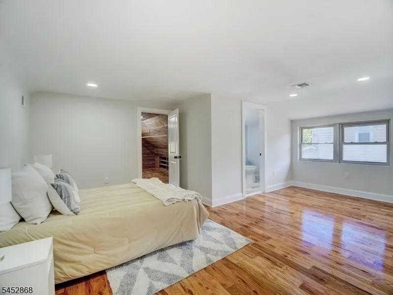 156 W Lincoln Ave Roselle Park, NJ 07204
