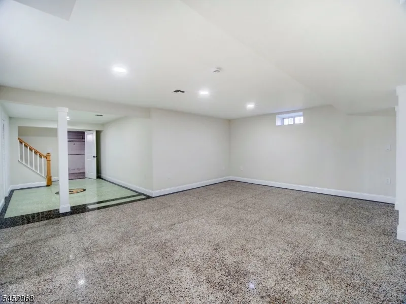 156 W Lincoln Ave Roselle Park, NJ 07204