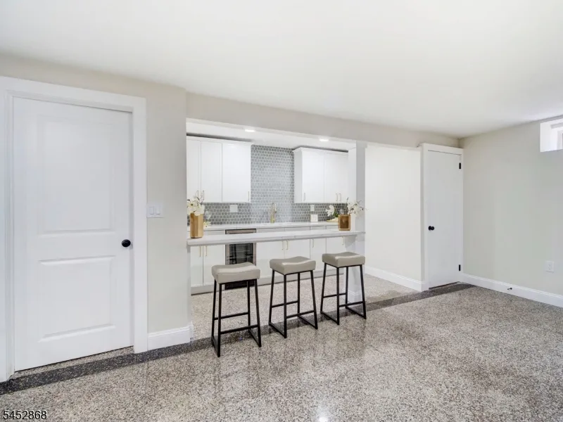 156 W Lincoln Ave Roselle Park, NJ 07204