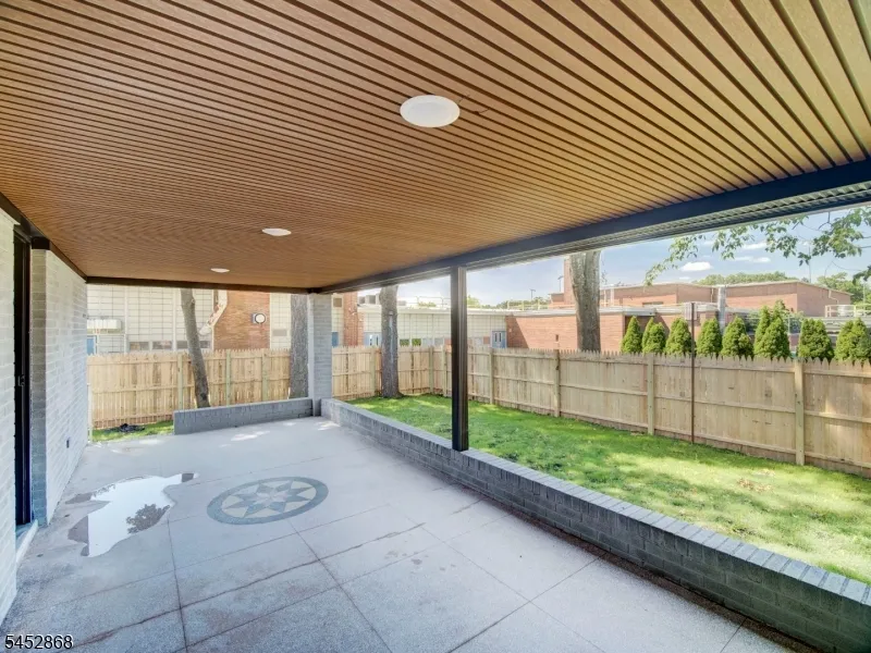 156 W Lincoln Ave Roselle Park, NJ 07204