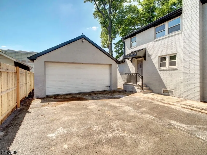 156 W Lincoln Ave Roselle Park, NJ 07204