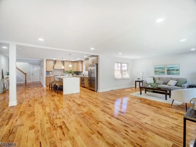 156 W Lincoln Ave Roselle Park, NJ 07204