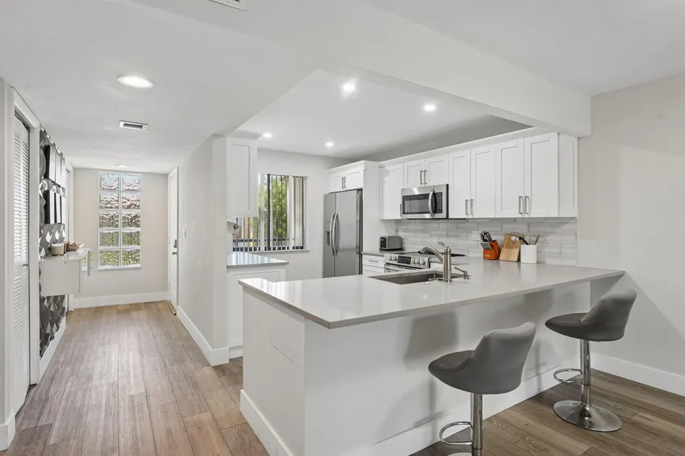 327 LAKEVIEW DRIVE #203 Weston, FL 33326