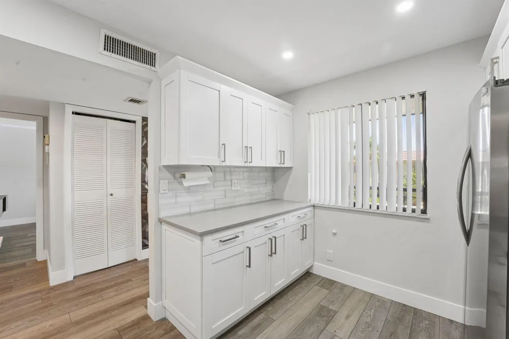 327 LAKEVIEW DRIVE #203 Weston, FL 33326