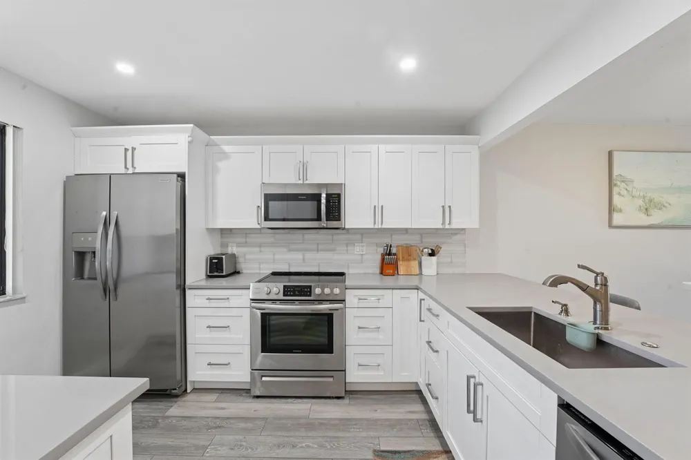 327 LAKEVIEW DRIVE #203 Weston, FL 33326