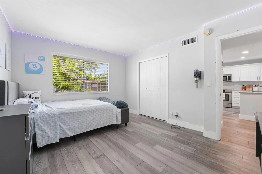 327 LAKEVIEW DRIVE #203 Weston, FL 33326