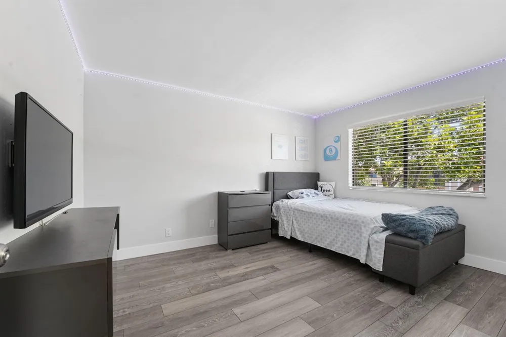327 LAKEVIEW DRIVE #203 Weston, FL 33326