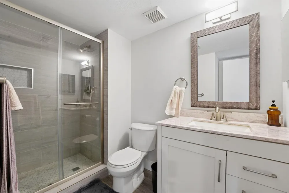 327 LAKEVIEW DRIVE #203 Weston, FL 33326