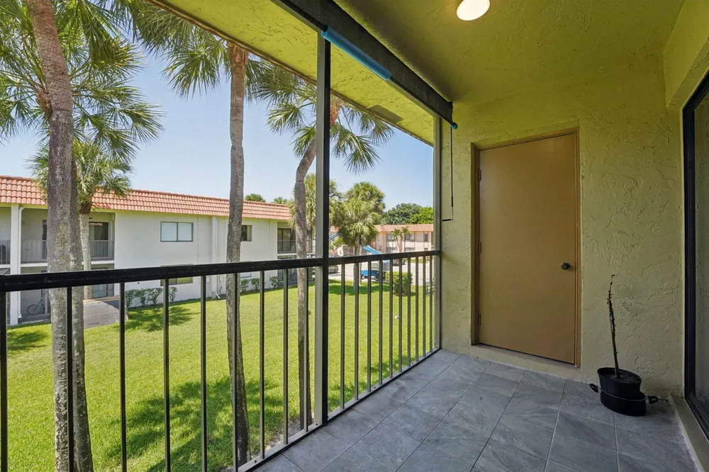 327 LAKEVIEW DRIVE #203 Weston, FL 33326