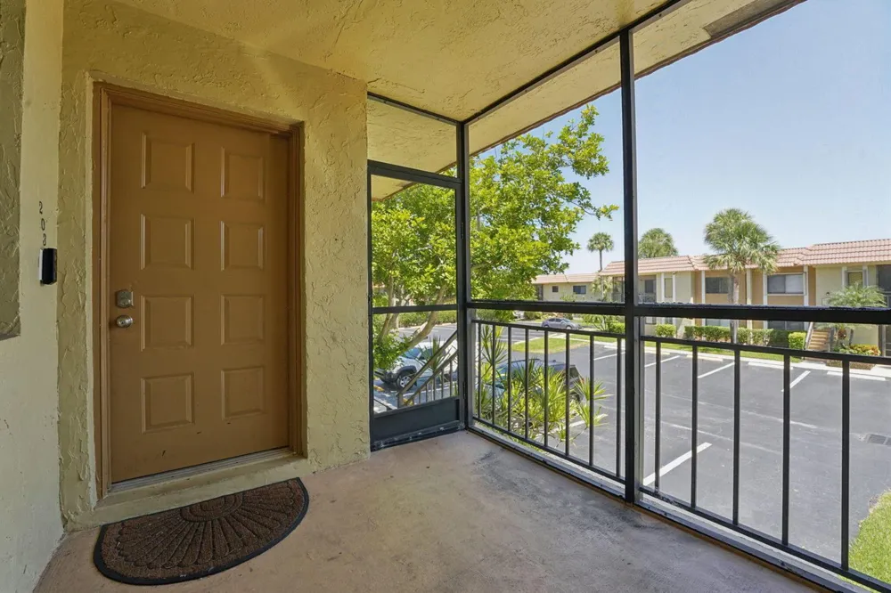 327 LAKEVIEW DRIVE #203 Weston, FL 33326