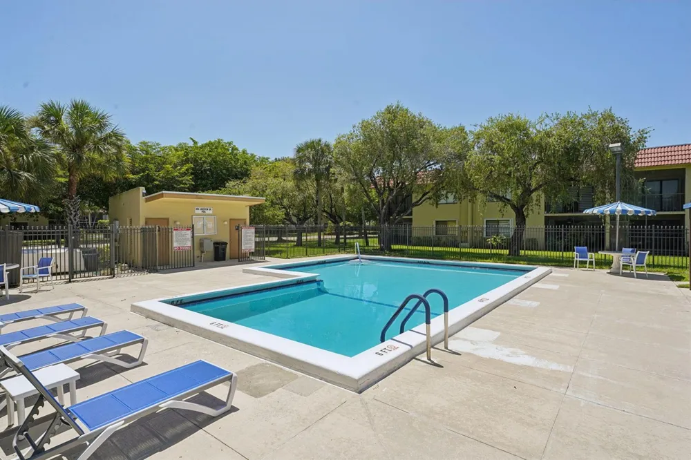 327 LAKEVIEW DRIVE #203 Weston, FL 33326