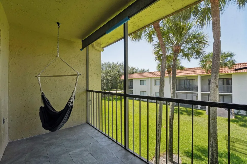 327 LAKEVIEW DRIVE #203 Weston, FL 33326