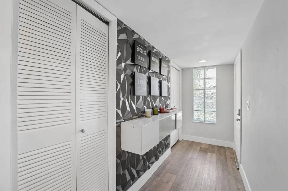 327 LAKEVIEW DRIVE #203 Weston, FL 33326